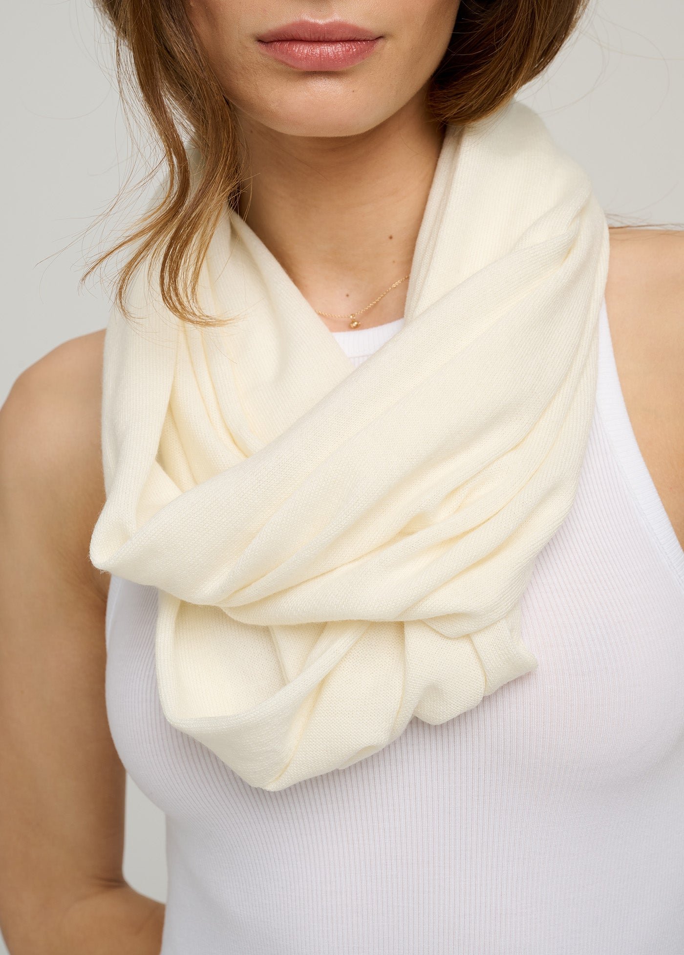 LOOK9_043 THE LIGHTWEIGHT KNIT WRAP SCARF - Image 1