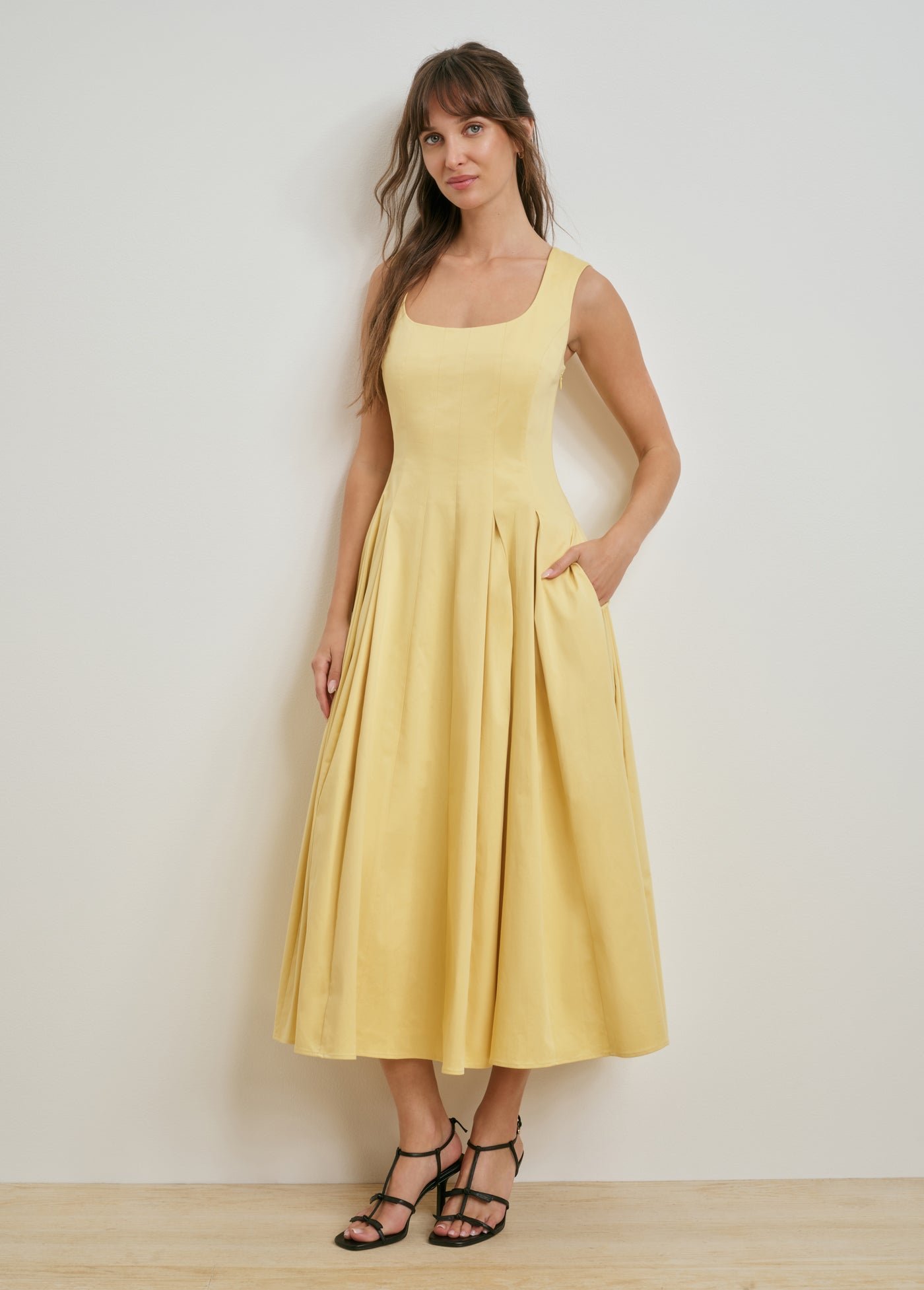 fjg1ff4875_golden_001 THE MUSE DRESS - Image 1